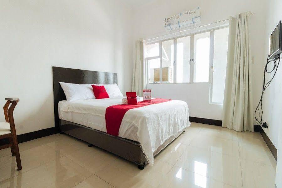เรดดอร์ซ พลัส แอท บานาเว เกซอนซิตี้ Hotel ภายนอก รูปภาพ