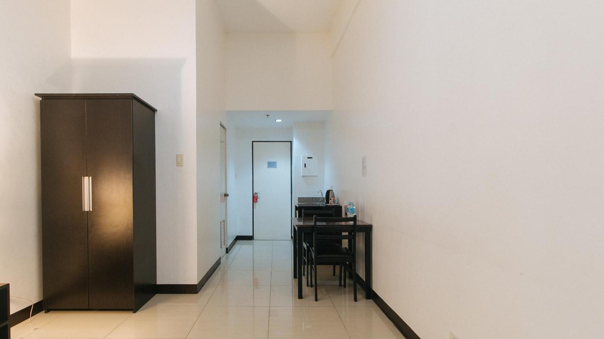 เรดดอร์ซ พลัส แอท บานาเว เกซอนซิตี้ Hotel ภายนอก รูปภาพ