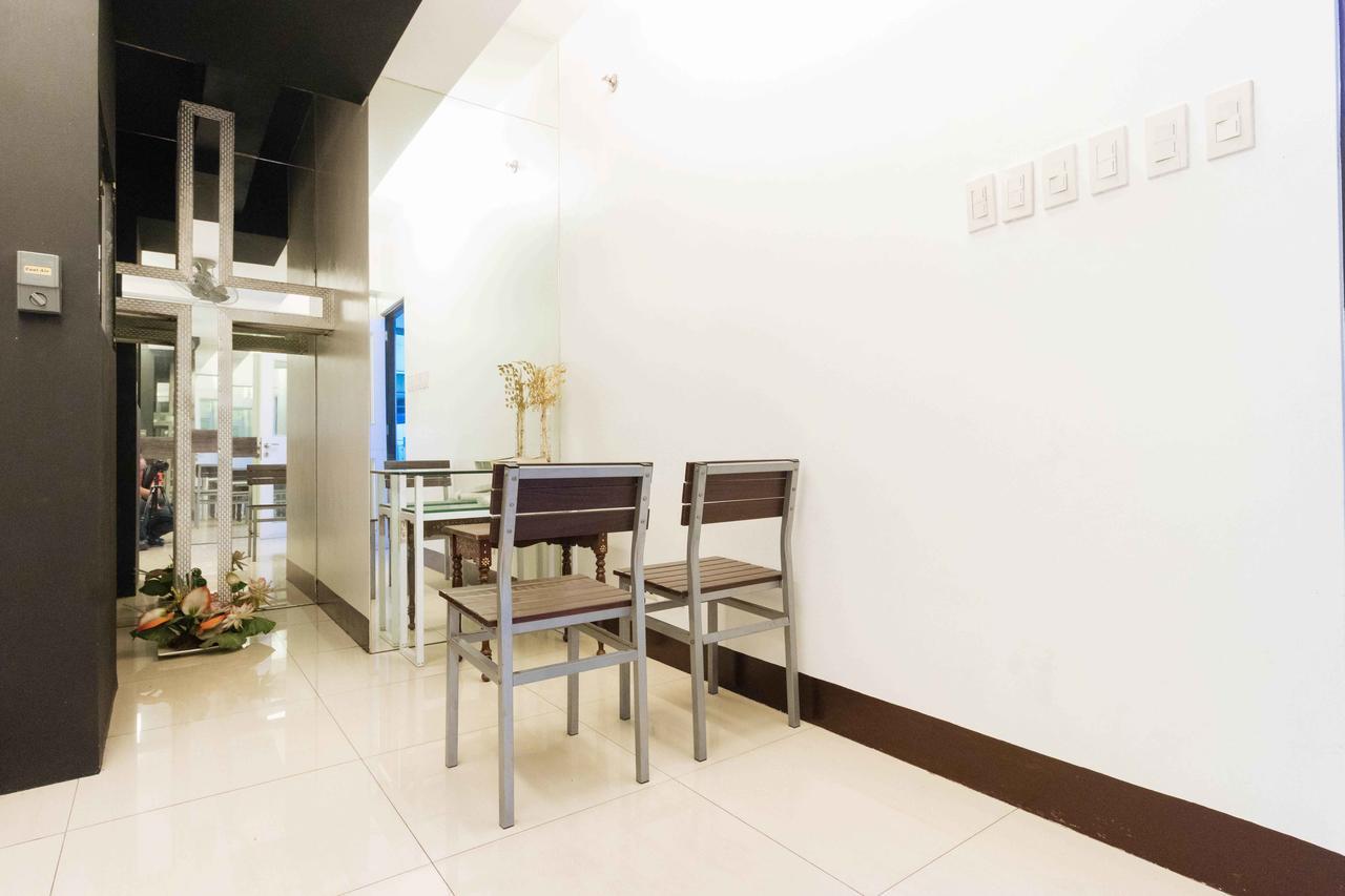 เรดดอร์ซ พลัส แอท บานาเว เกซอนซิตี้ Hotel ภายนอก รูปภาพ
