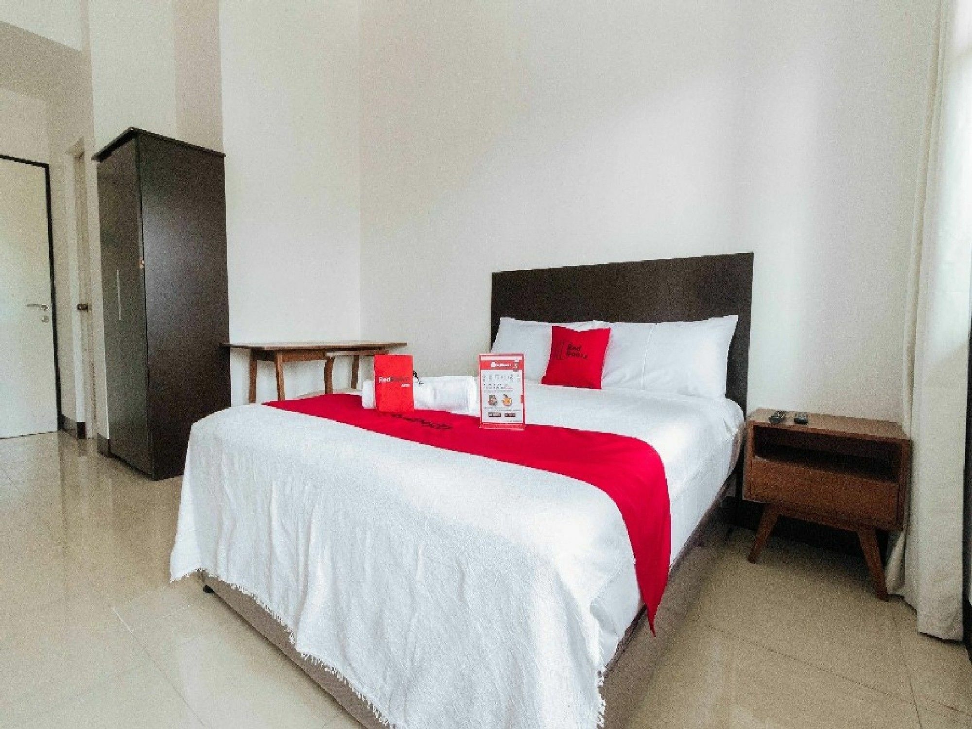 เรดดอร์ซ พลัส แอท บานาเว เกซอนซิตี้ Hotel ภายนอก รูปภาพ